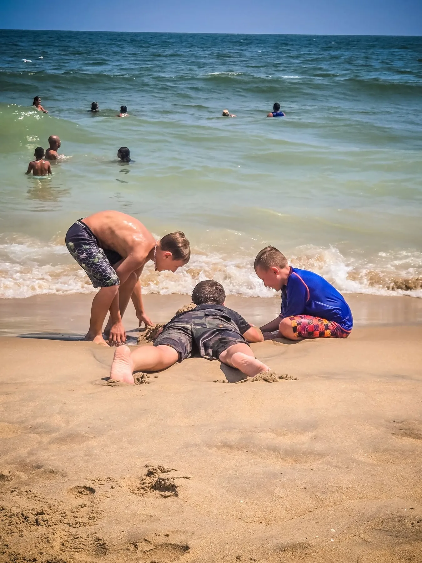 Josh N Cammi - One of my favorite things about beach time is seeing the kids make new friends!