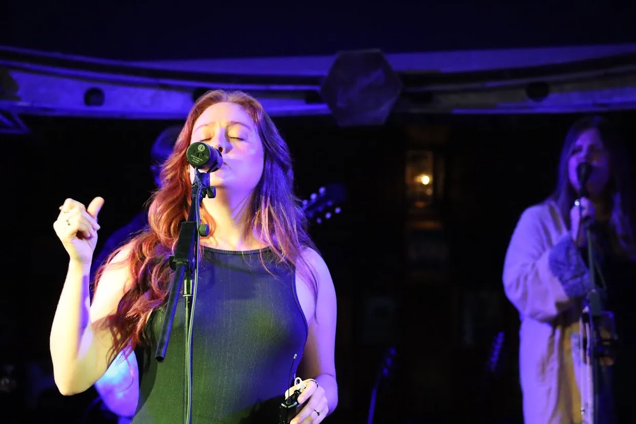 Cassandra Coleman hosted a pop up appearance at Seacrets for concert goers.