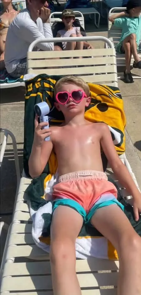 Nancy Grace Shafer - Chillin’ at da beach 