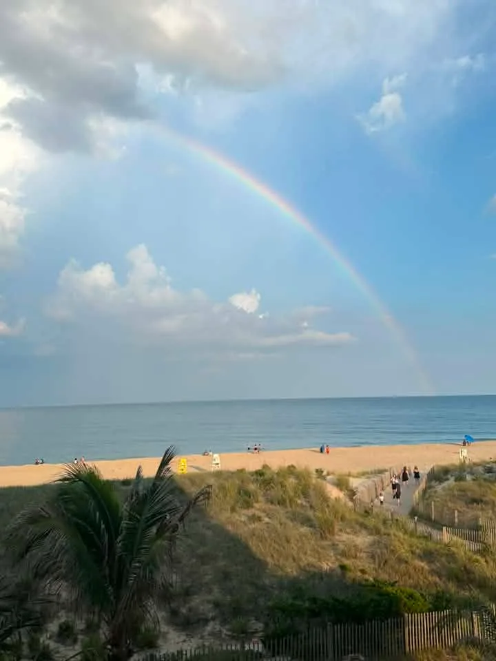 Stephanie Trowbridge
A͏u͏g͏u͏s͏t͏ ͏2͏8͏ ͏a͏t͏ ͏1͏2͏:͏3͏1͏ ͏P͏M͏
  ·

A beautiful rainbow over the ocean 🌈