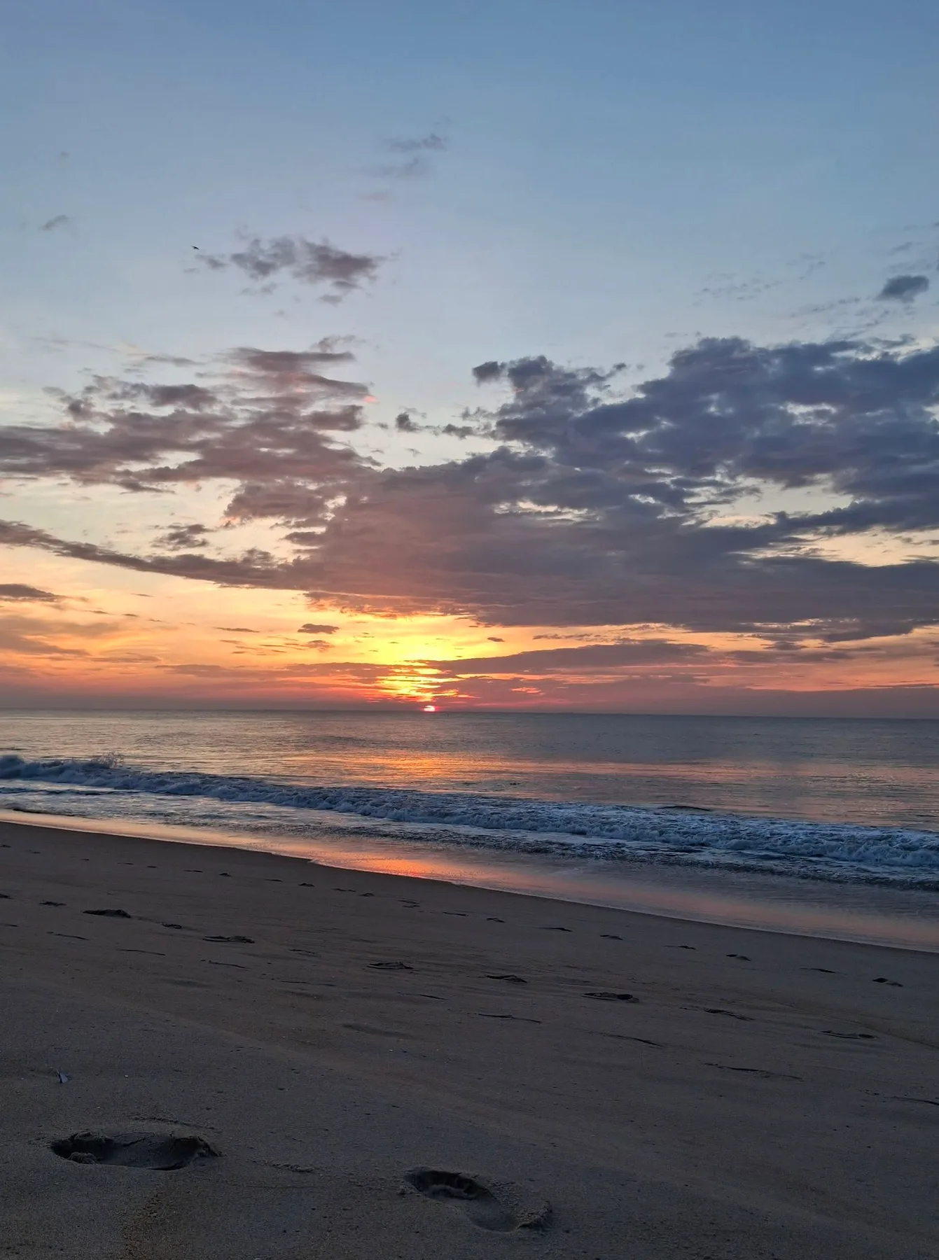 
Earl Elizabeth Fisher - Enjoying the sunrise at 30th street beach my first time to a beach its so beautiful