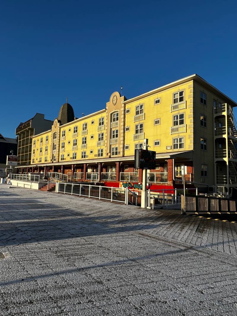 Plim Plaza pic on snowy boardwalk