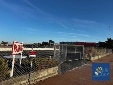 Fence enclosure in prep of new hotel construction south of Sunset Park